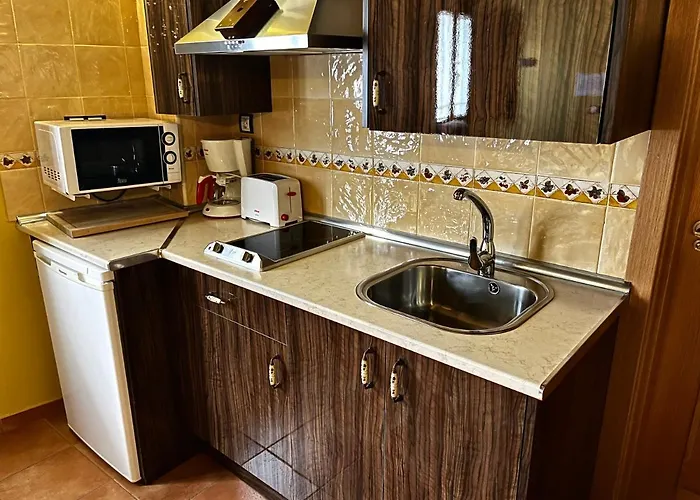 La Estrella De David, Rurales Apartman